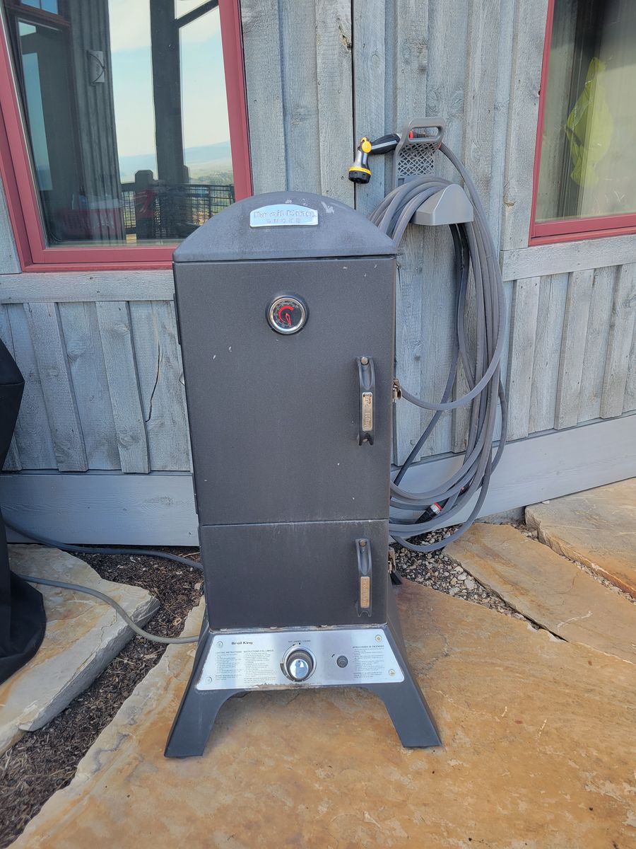 Broil King Smoke Vertical Propane Gas Smoker