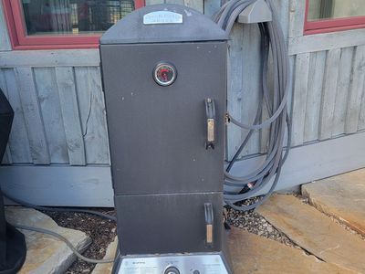 Broil King Smoke Vertical Propane Gas Smoker