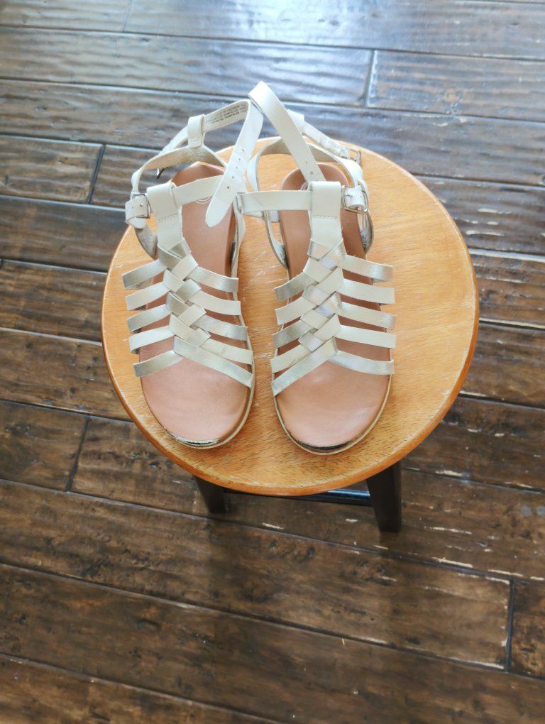 Girls size 3 sandals 