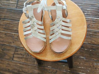 Girls size 3 sandals