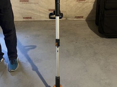 Battery powered yard trimmer by Worx. Battgtery and dual charger included