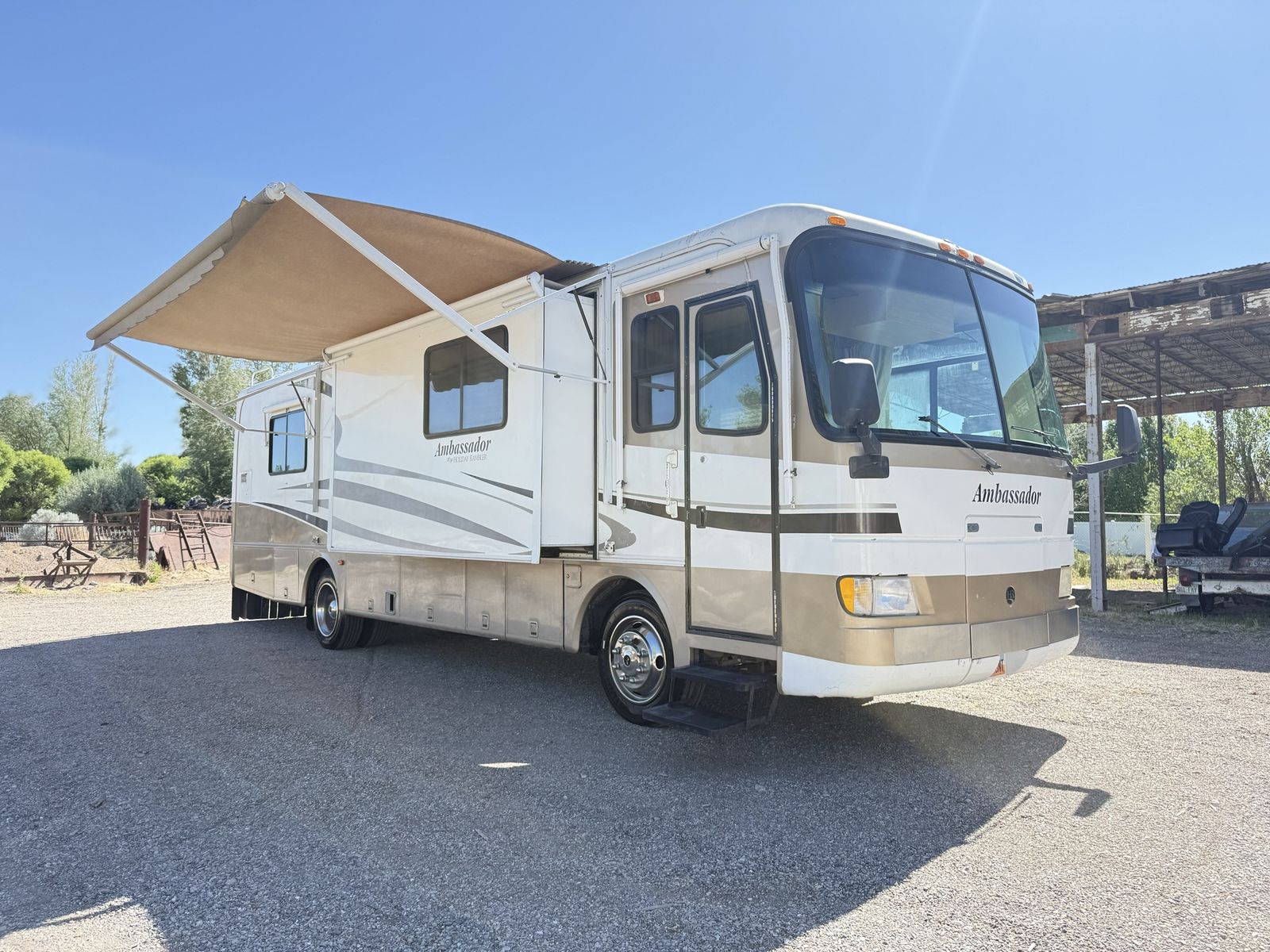 2003 Holiday rambler ambassador 34 foot diesel pusher one owner has a 330 hp Cummings ISC 8.3L