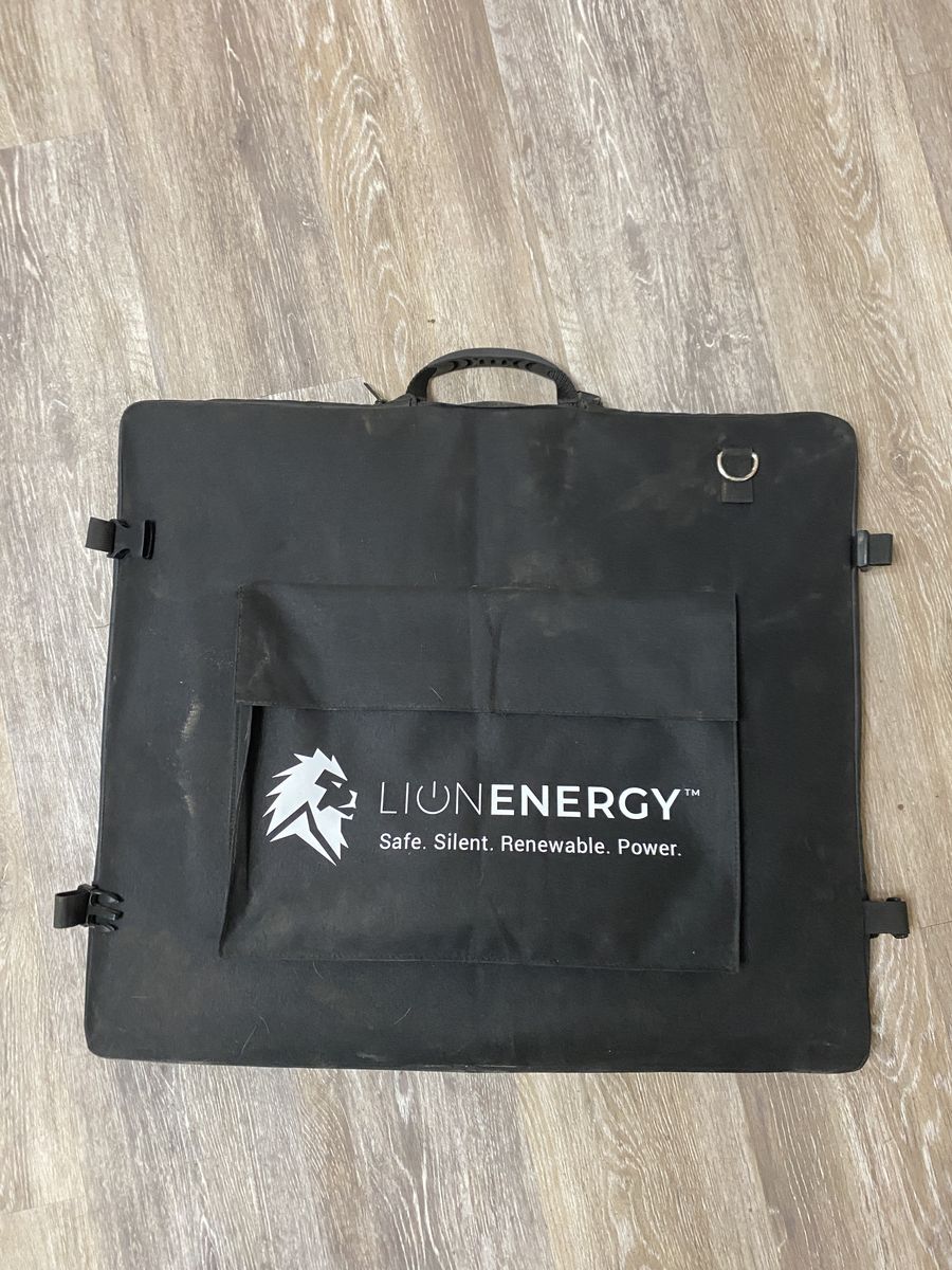 Lion energy 12 Volt 100 watt Solar panel