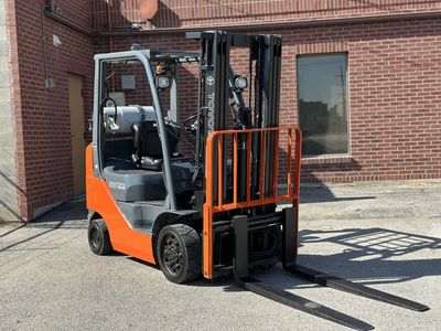 TOYOTA FORKLIFT 5000 LB LIFT TRIPLE STAGE MAST WITH SIDE SHIFT TRACTION TIRES