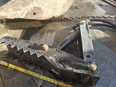 small hydraulic thumb for a mini excavator