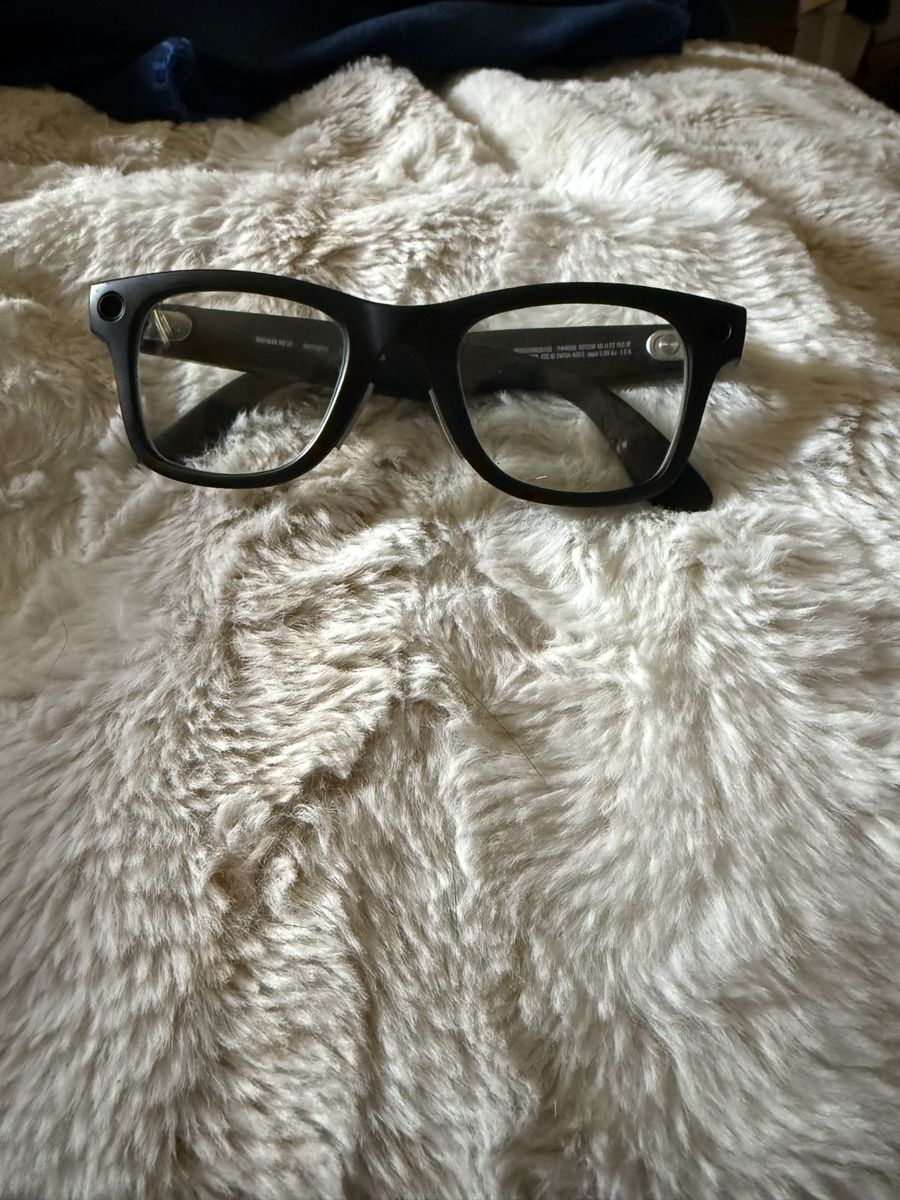 Rayban Meta Wayfare smart glasses- Black, takes great pictures and videos, Built in mic