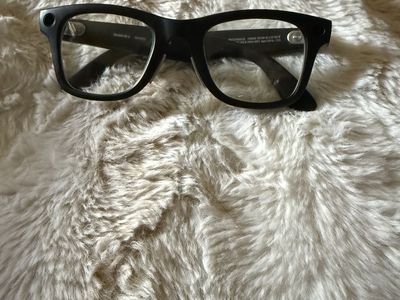 Rayban Meta Wayfare smart glasses- Black, takes great pictures and videos, Built in mic