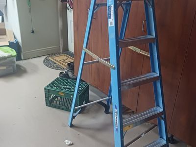 Like New 6ft Step ladder