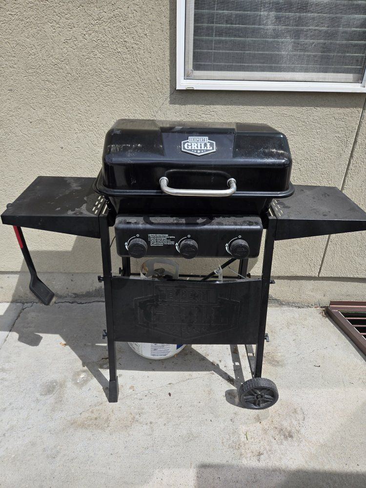 Expert Grill 3-Burner Liquid Propane Gas Grill with Side Tables & Cover - Used