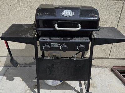 Expert Grill 3-Burner Liquid Propane Gas Grill with Side Tables & Cover - Used