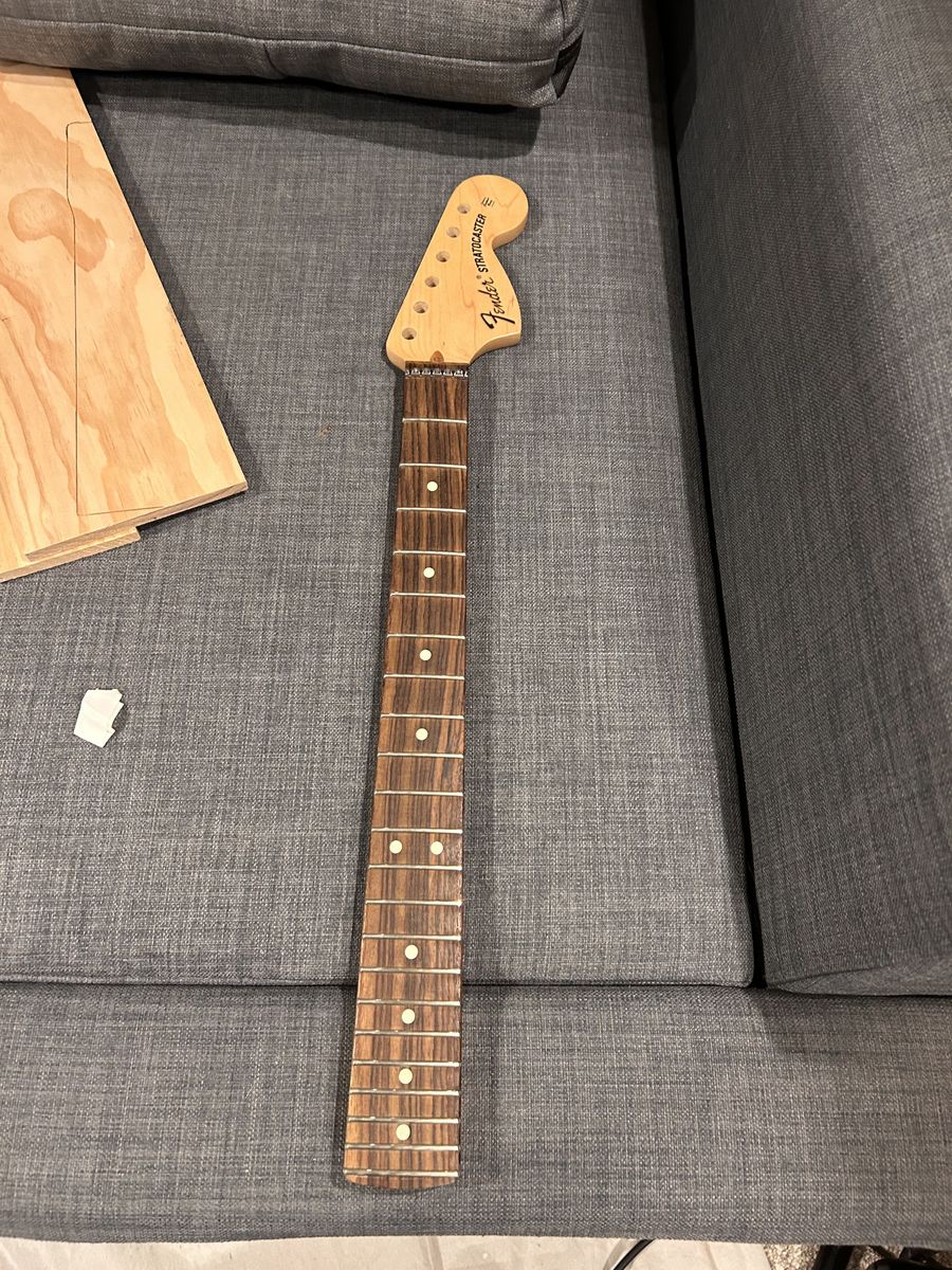 American Fender Stratocaster Neck - Rosewood and Jumbo Frets