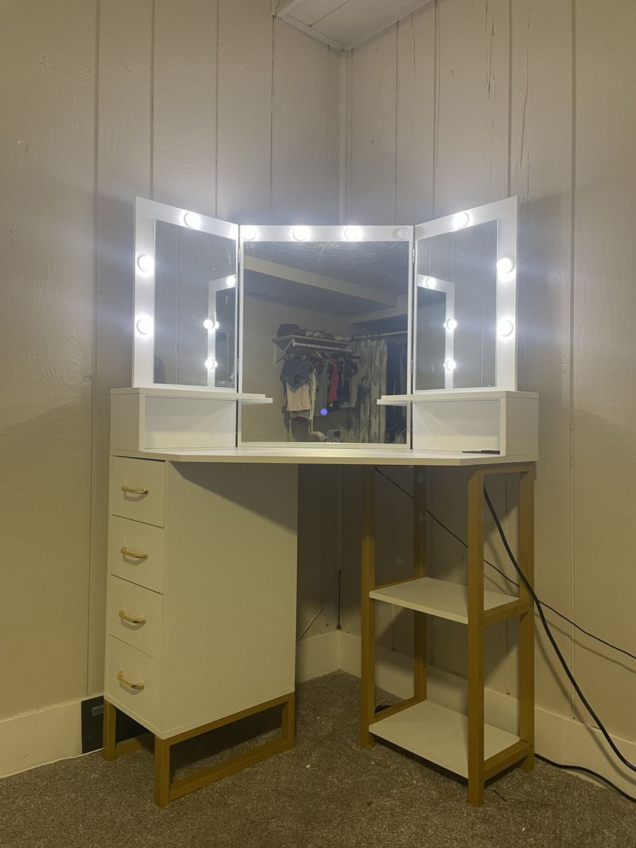 Makeup vanity desk