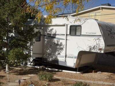 2006 Terry/Fleetwood 32' 5th Wheel Bunkhouse