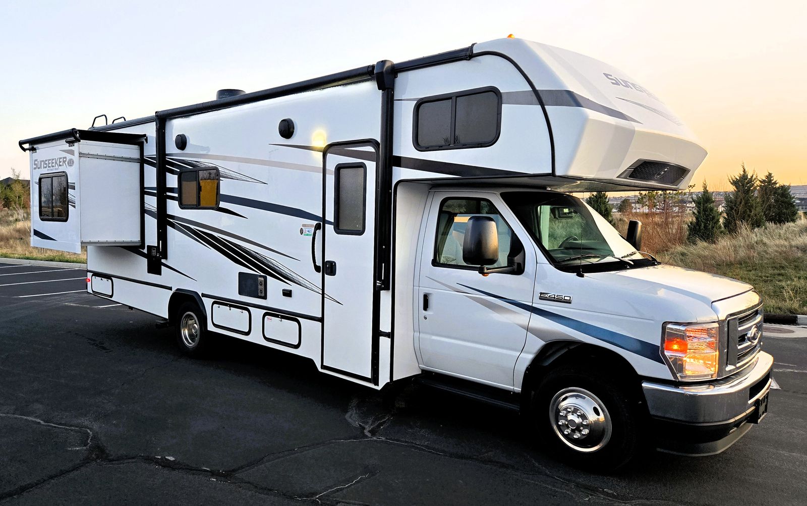 2023 Forest River Sunseeker Class C 28ft Motorhome