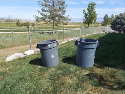 Rubbermaid BRUTE TRASH CANS (2) $40 (1) FOR $25