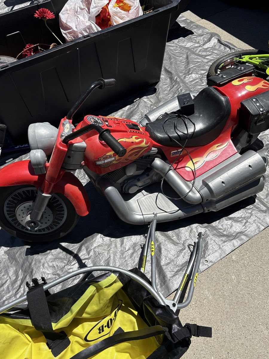Harley-Davidson Red Flame Power Wheels Ride-On Motorcycle for Kids w/ Charger