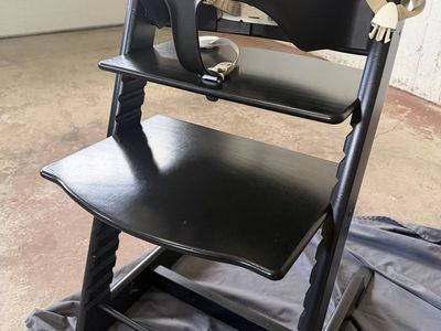 Stokke Tripp Trapp High Chair in Black - Adjustable & Ergonomic Baby/Toddler Seating