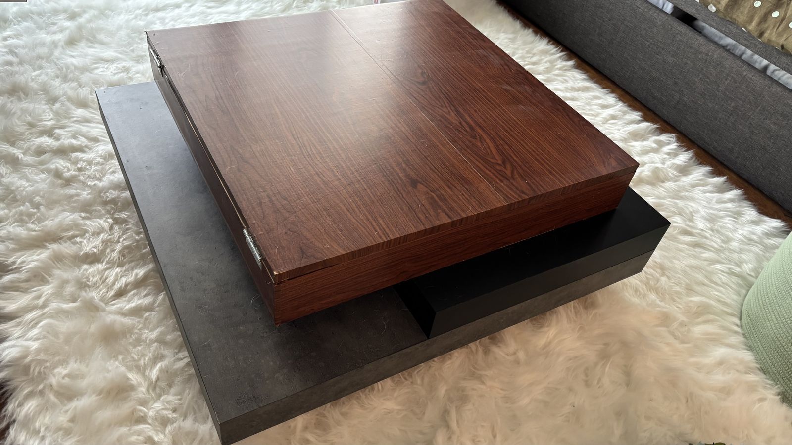 Multilevel Table with Internal Storage