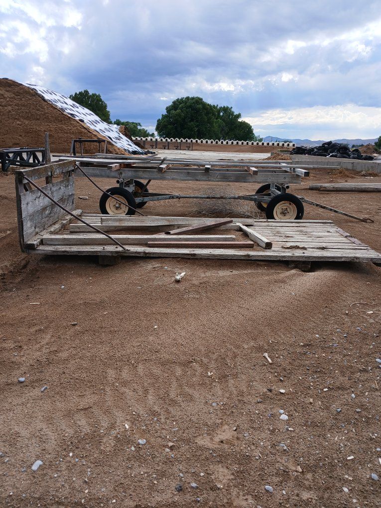 trailer running gear and flatbed deck