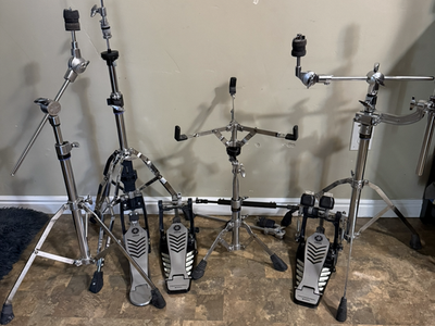 YAMAHA DRUM HARDWARE SET WITH GIG BAG