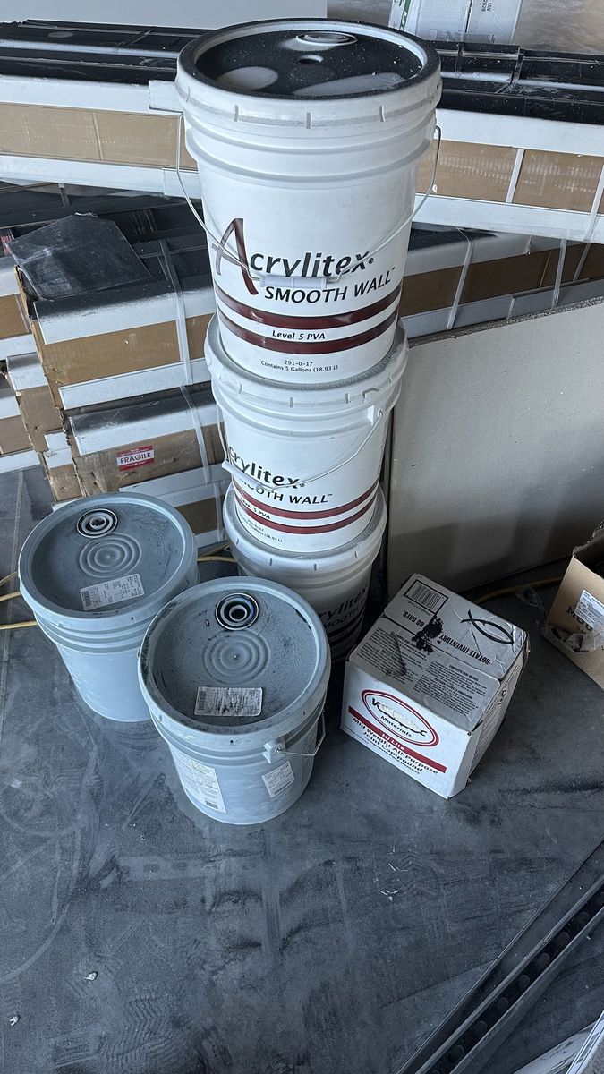 5 gallon buckets