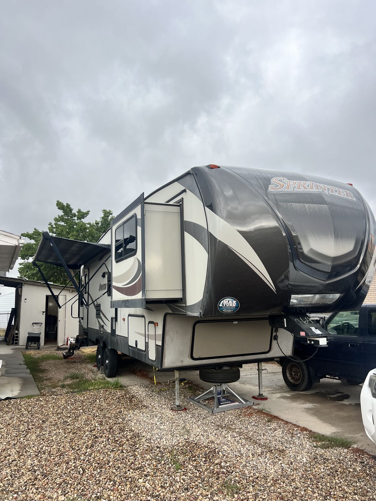 2016 33’ Keystone Sprinter 5th Wheel