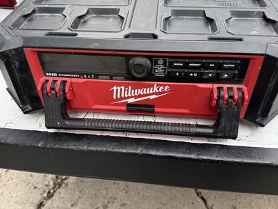 Milwaukee M18 pack out jobsite radio