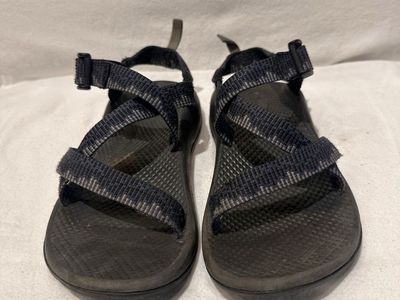Chaco youth size 5 blue/black, hiking sandals