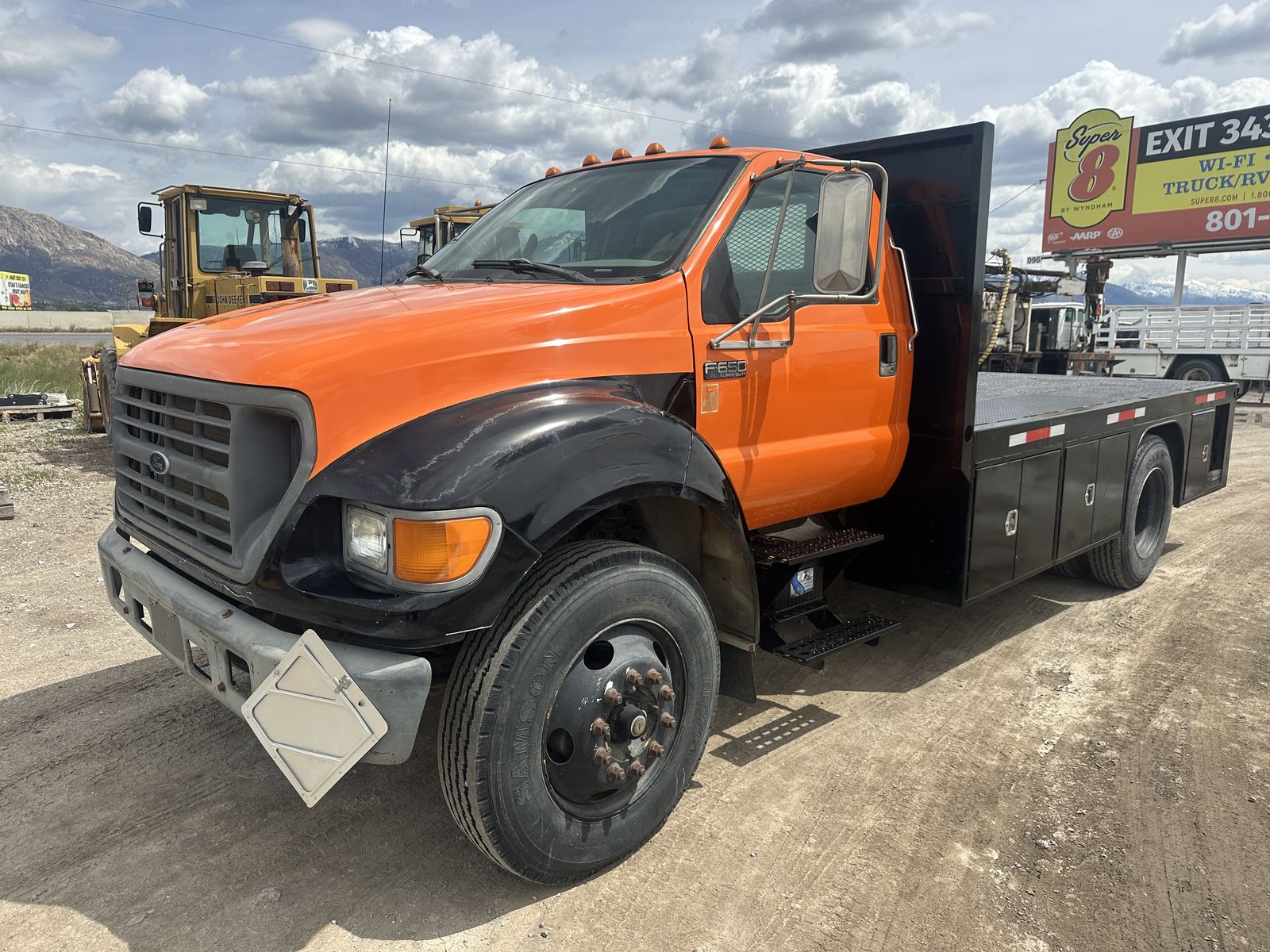 2002 Ford F650 Flatbed Truck
