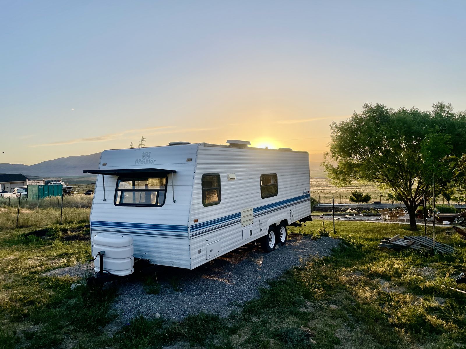 24 ft Fleetwood Prowler HUNTING/CAMPING Travel Trailer