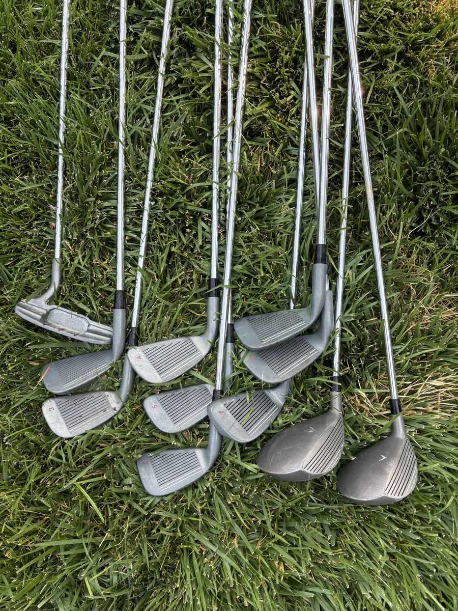 Set of women’s golf clubs