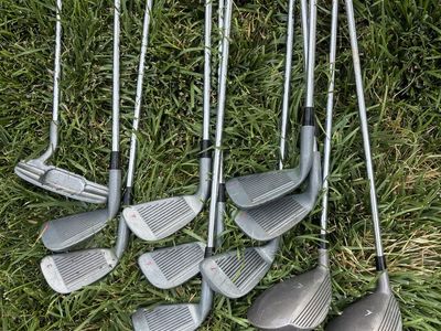 Set of women’s golf clubs