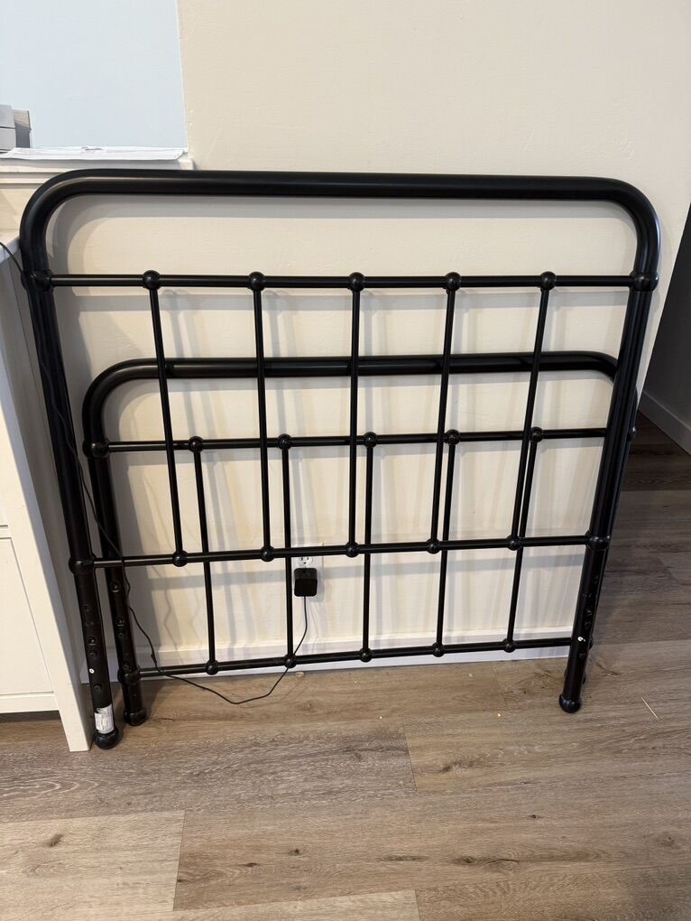 Dorel Kelsey Twin Metal Bed Frame