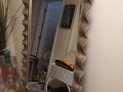 Metal & Tin Scalloped Mirrored Wall Art