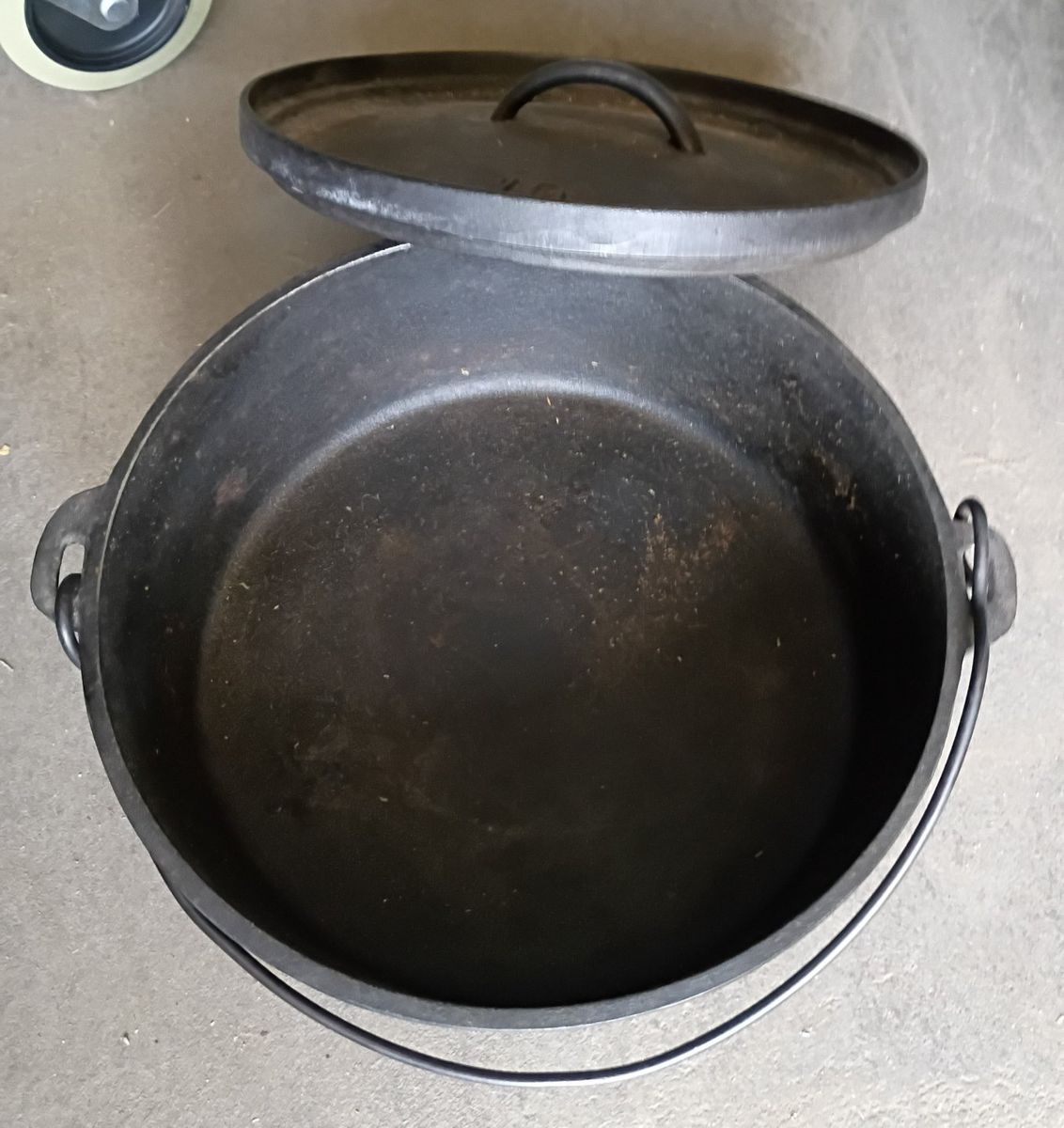 Vintage Cast Iron Dutch Oven and Aluminum Pot Collection