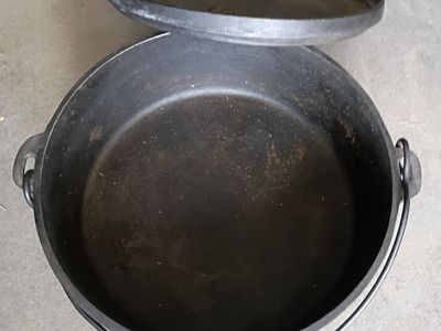 Vintage Cast Iron Dutch Oven and Aluminum Pot Collection