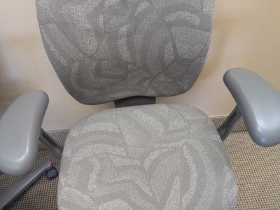 Herman Miller Aeron Office Chair - Gray Fabric, Ergonomic Adjustable