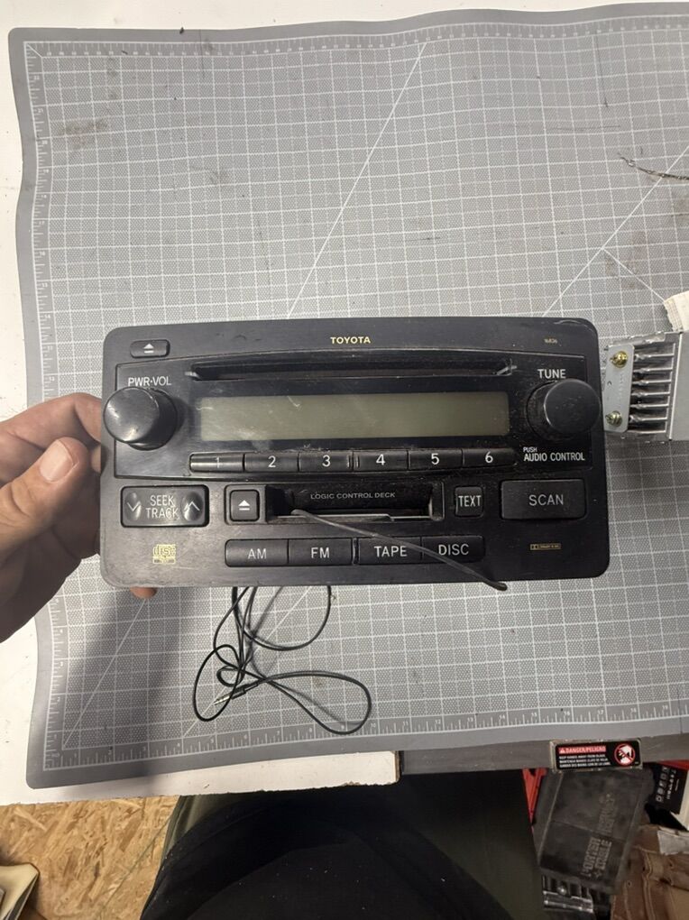 Toyota Tundra / Sequoia Radio And amp