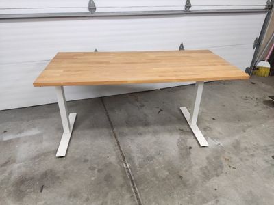 adjustable standing desk