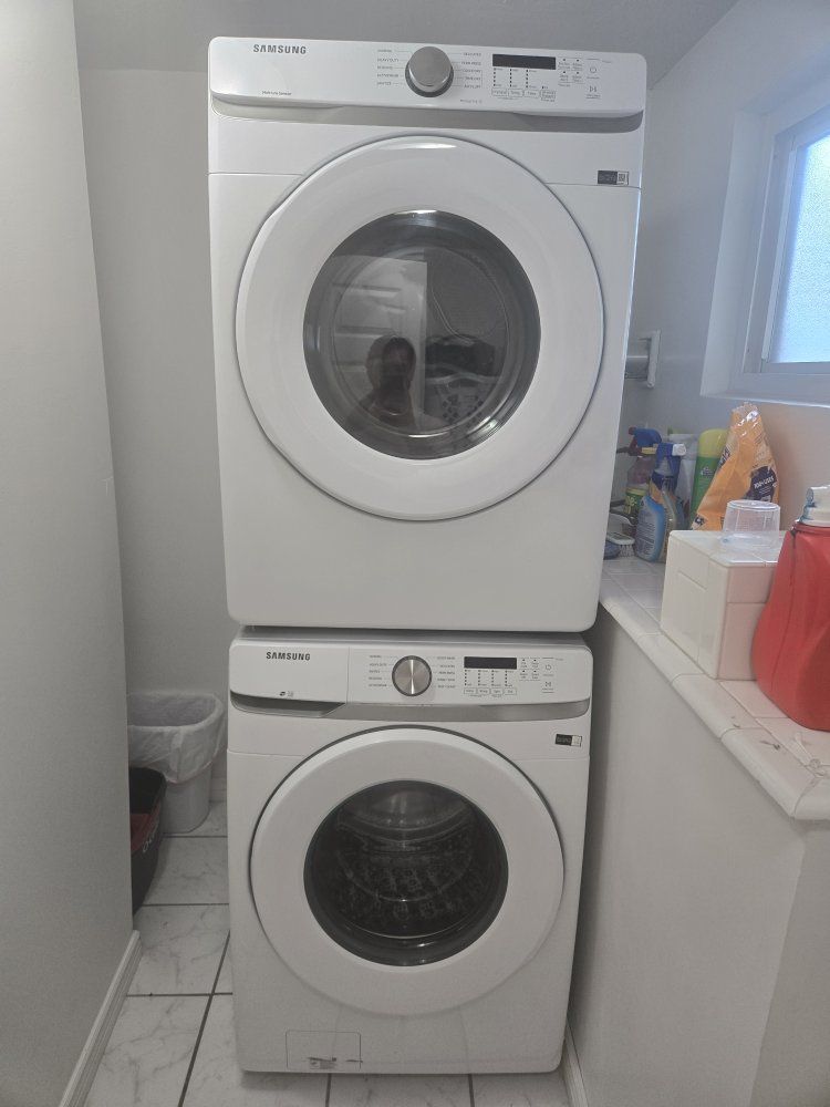Samsung Stackable Washer & Dryer Set – Excellent Condition (3 Yrs Old)