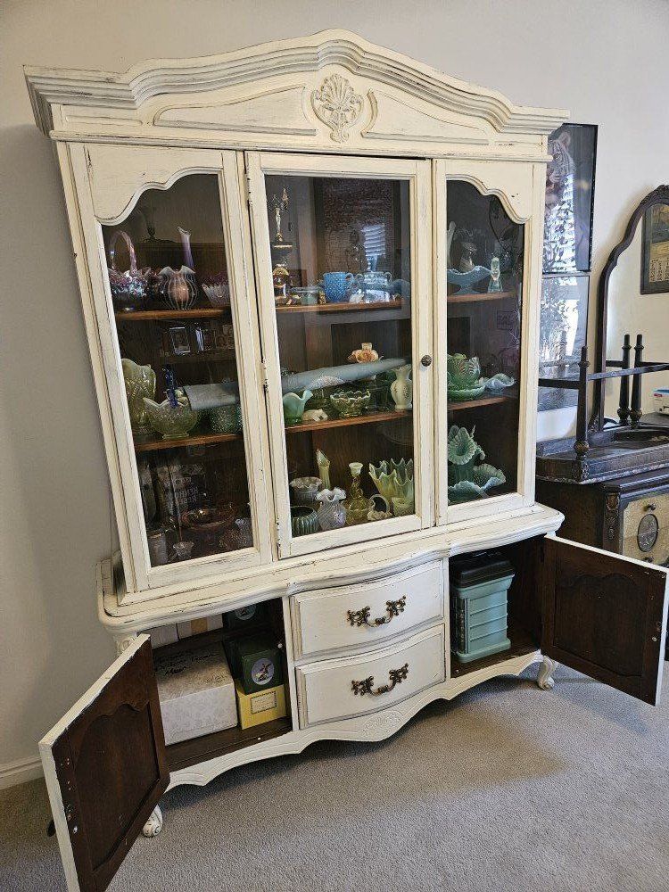 China Hutch / Cabinet