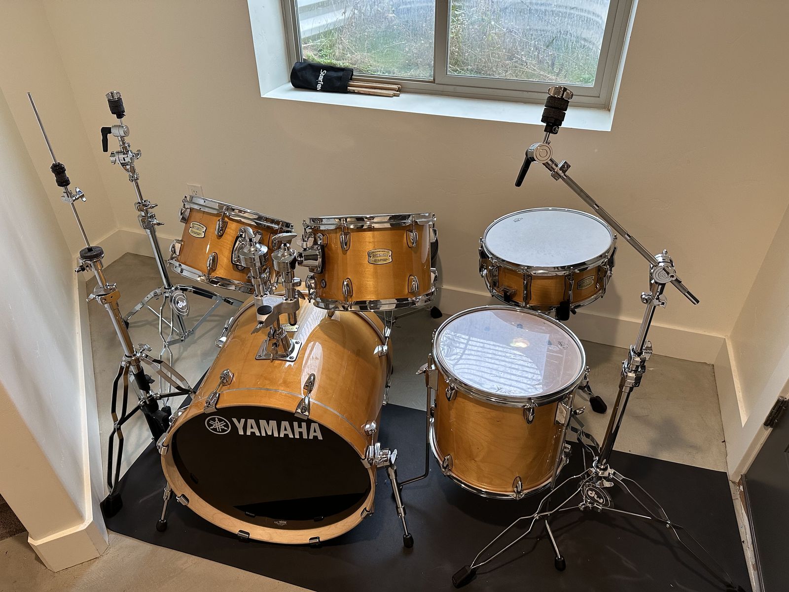 Yamaha Stage Custom Birch Drums, DW stands
