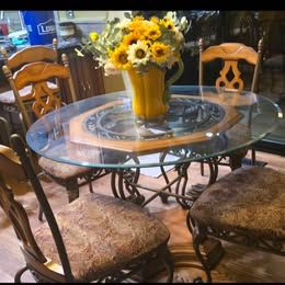 Kitchen table and 4 chairs. Three bar stools also available.