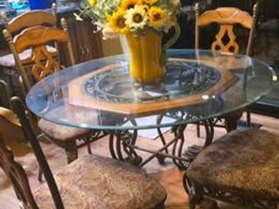 Kitchen table and 4 chairs. Three bar stools also available.