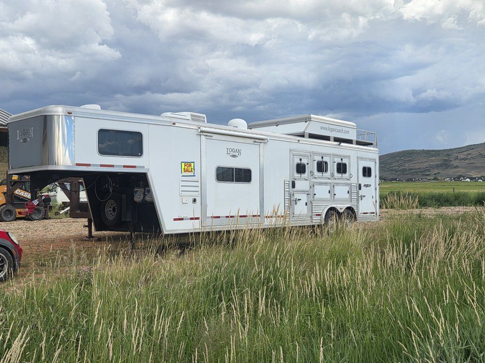 2013 Logan 3 horse Living Quarters Trailer