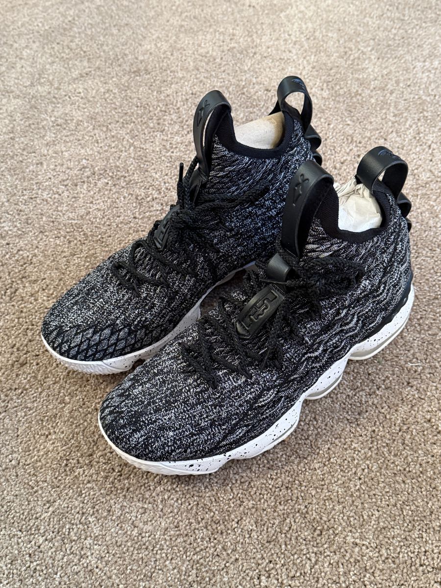 LeBron XV Men’s Basketball Shoe size 9.5 (rare)
