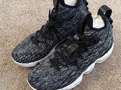 LeBron XV Men’s Basketball Shoe size 9.5 (rare)
