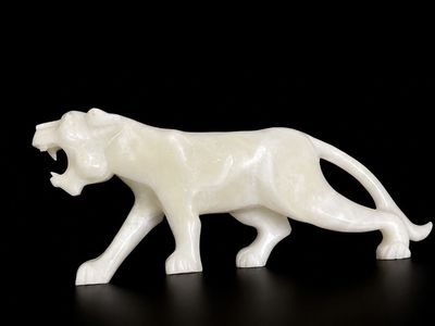 Large White Onyx Lion Broken