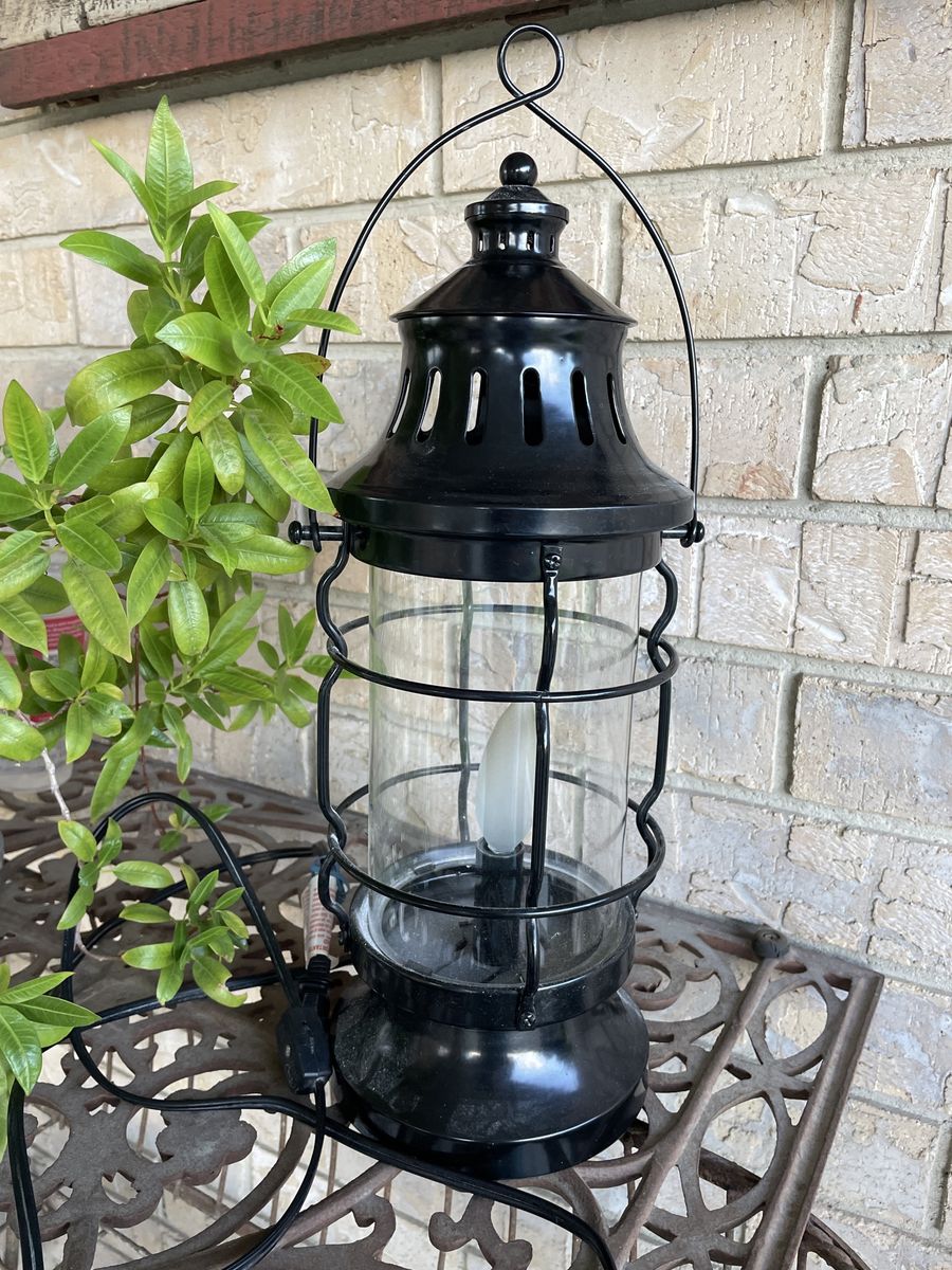 Black Metal Electric Hurricane Lantern Lamp with Glass Chimney