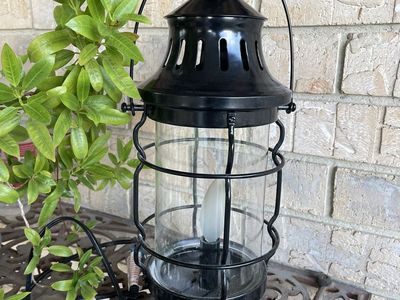 Black Metal Electric Hurricane Lantern Lamp with Glass Chimney